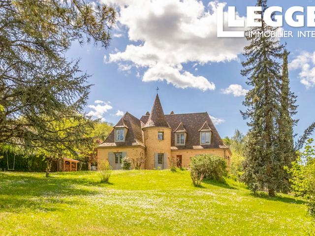 Demeure périgourdine de prestige avec piscine et jardin paysager