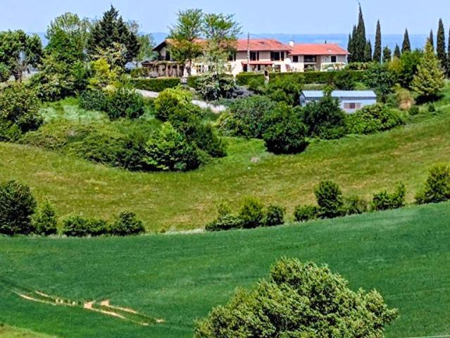 Demeure Rieux Volvestre 20 pièces 444 m² habitables avec 27 hectares
