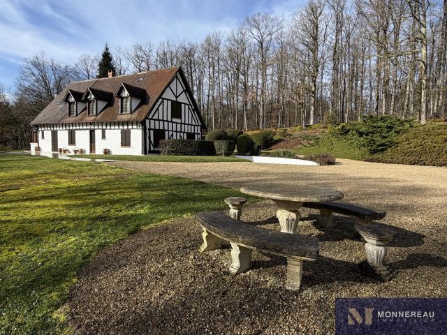 Demeure Solognote Au Coeur D'un Domaine Forestier De 50 Ha 258m² Saint Médard