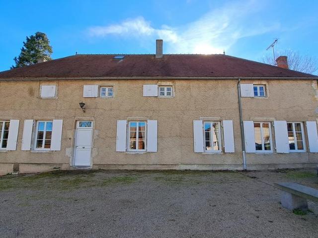 Demeure XIXe avec parc et dépendances 300m² Broût Vernet