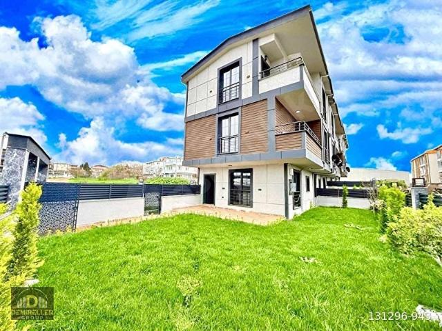 DEMİRELLER BULVAR CADDESİNDE YENİÇİFTLİK'İN KALBİNDE VİLLA