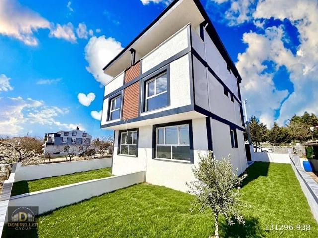 DEMİRELLERMERKEZDE, PANORAMİK DENİZ MANZARALI 4+1 LÜKS VİLLA