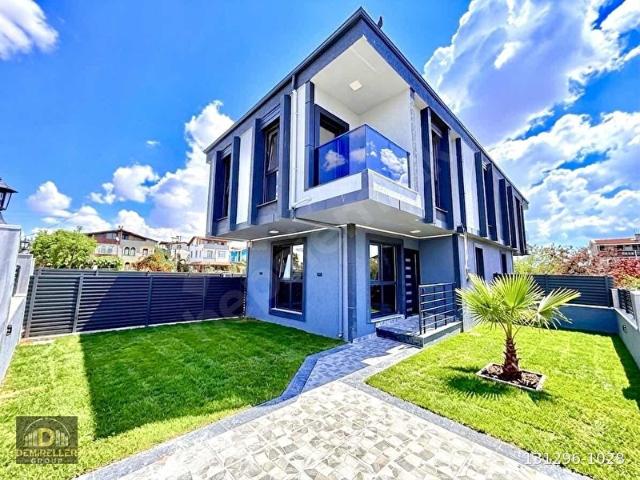 DEMİRELLERDENİZE MERKEZE YAKIN FIRSAT LUX 3+1 DUBLEX VİLLA