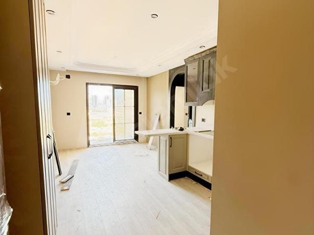 DEMİRHAN EMLAK'TAN CADDE ÜZERİ SATILIK 2+1 DAİRE