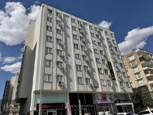 Demir Emlak'tan Kiralık Karşıyaka'da 1+1 Eşyalı Daire