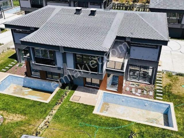Demir İnşaat'tan 7/24 Güvenlikli 4+1 400m2 Ultra Lüx Villa
