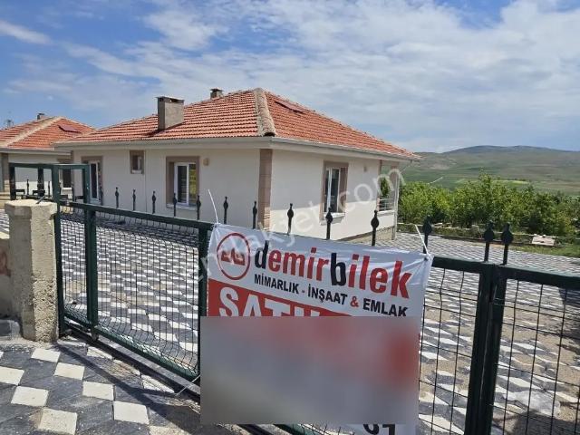 Demirbilekten Özbağ'da Satılık Müstakil