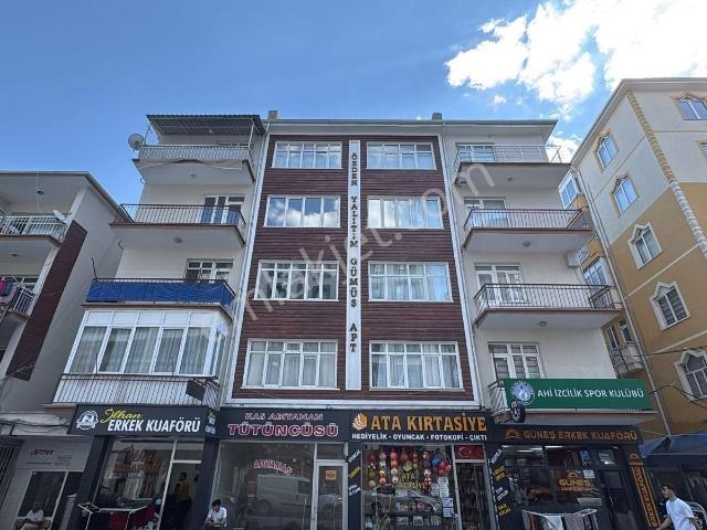 Demirbilek'ten Şehir Merkezinde Ara Kat Satılık 2+1