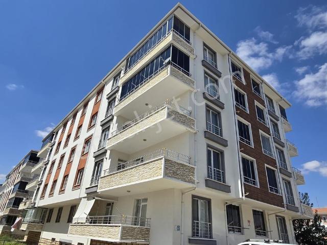 Demirbilekten'ten Zernişan Vakkas Okulu Karşısı 3+1 Kiralık