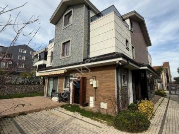 Demirci'de Doğa Manzaralı 5+1 Oda 150 M2 Bahçeli İkiz Villa
