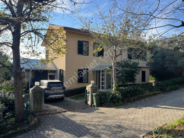 Demirciköy Alarko 4 Mevsim Evlerinde Eşyalı Kiralık Villa