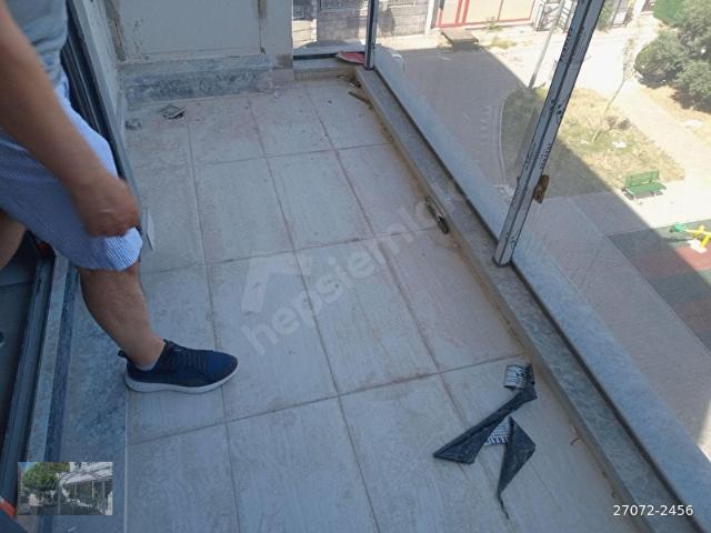 Demirköprüde Cadde görür sıfır binada Cihat koraya lisesin yakın