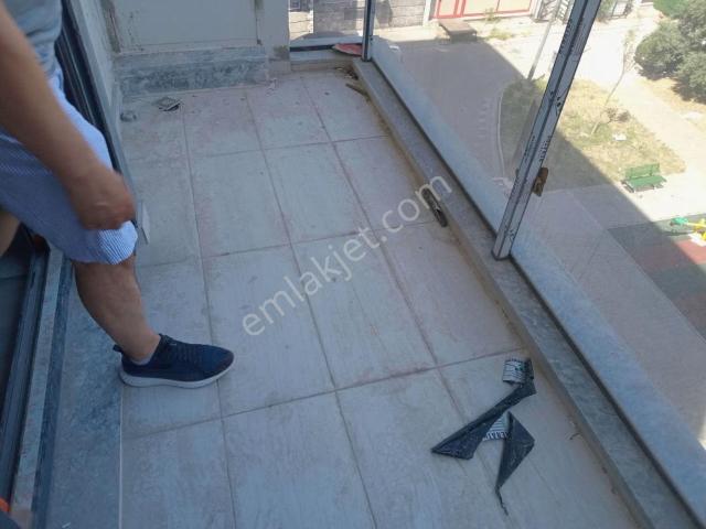 Demirköprüde Cadde Görür Sıfır Binada Cihat Koraya Lisesin Yakın