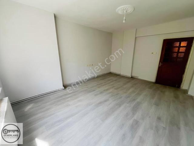Demirland'dan Kiralık Şehrin Merkezinde 3+1 Bakımlı Daire