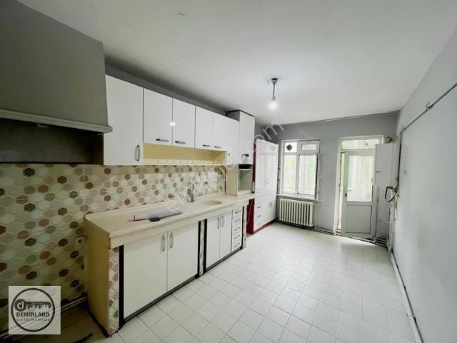 Demirland'dan Kiralık Fatih'te 2+1 Daire