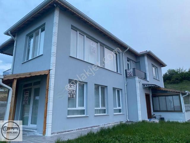 Demirland'dan Satılık Doğayla İç İçe 2 Katlı bahçeli Geniş Villa