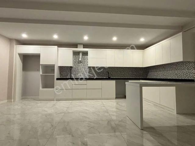Demirler`den Selçukbey'de Havuzlu Site İçi 3.5+1 Daire