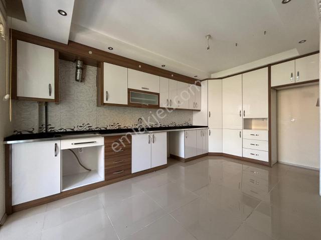 Demirler'den Akkonak'da Cam Balkonlu 2.5+1 Kiralık Daire