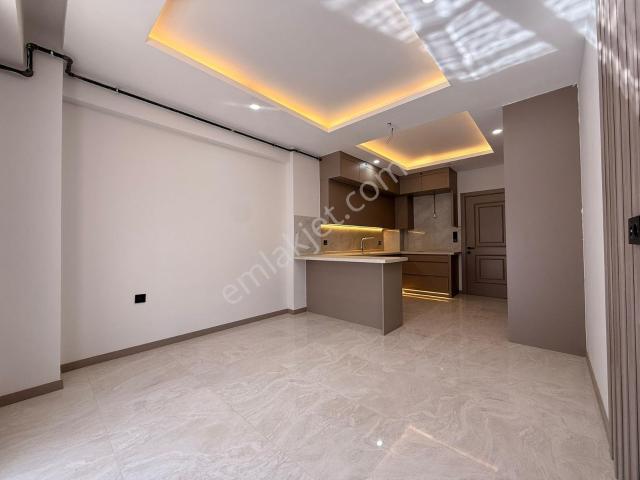 Demirler'den Karahasanlı'da Havuzlu Ebv.banyolu 3.5+1 Kiralık