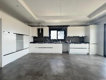 Demirler'den Selçukbey'de Önü Komple Açık 4+1 Kiralık Daire