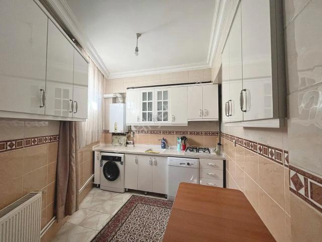 Demirlibahçe Tren Karşısında Eşyalı Kiracılı 2+1 Satılık Daire