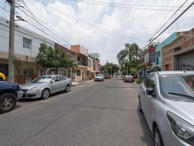 DEMOSTENES Y ESTEBAN ALATORRE CASA EN VENTA