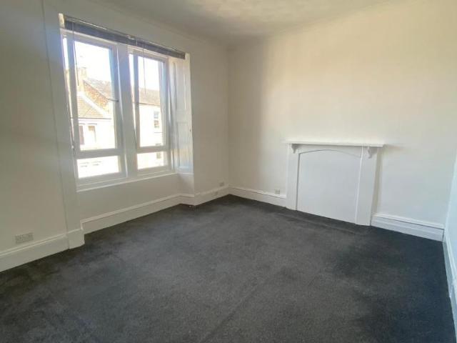 Dempster Street, Central, Greenock, PA15 2 bed flat to rent £600 pcm £138 pw