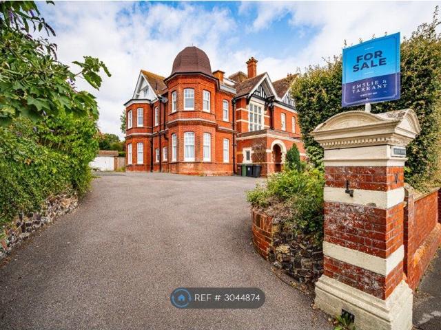 Denton Road, Eastbourne BN20, 3 bed flat to rent, £1,600 pcm | PrimeLocation