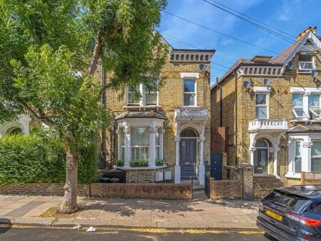 Dents Road, London SW11, 4 bed maisonette to rent, £5,400 pcm | PrimeLocation