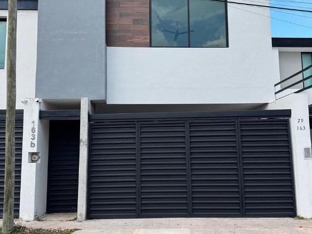 dentro de la ciudad bonita casa en renta