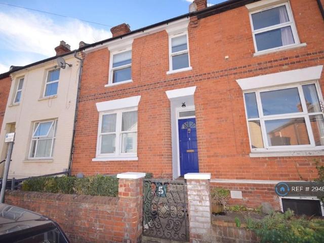 Denzil Road, Guildford, GU2 2 bed terraced house to rent £2,199 pcm £507 pw
