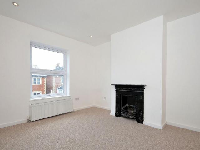 Denzil Road, Guildford, GU2. 3 bed semi detached house to rent £2,400 pcm £554 pw