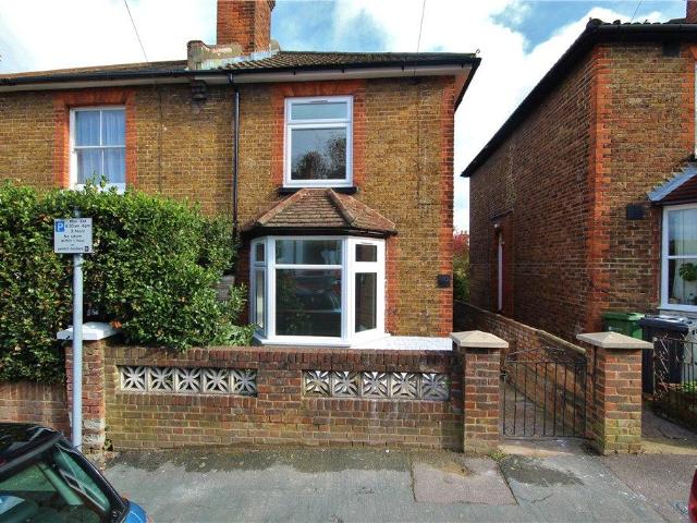 Denzil Road, Guildford, Surrey, GU2 3 bed semi detached house to rent £2,800 pcm £646 pw