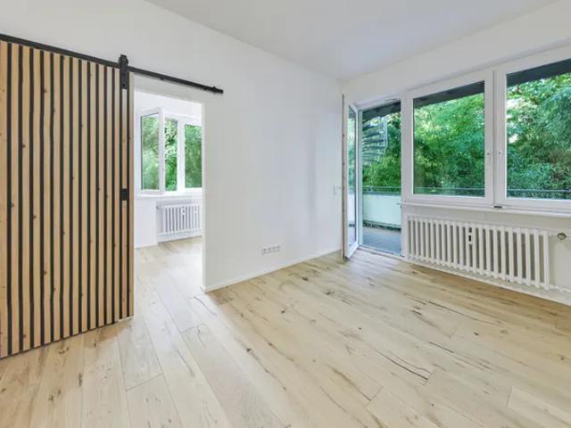 Den Urwald vor dem Wohnzimmer: saniertes Apartment mit großem Balkon in Düsseldorf Düsseltal