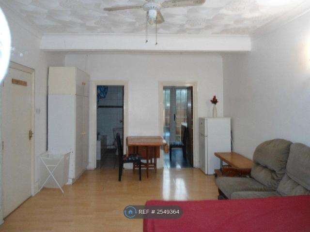 Denbigh Road, Hounslow TW3, Studio to rent, £900 pcm | PrimeLocation