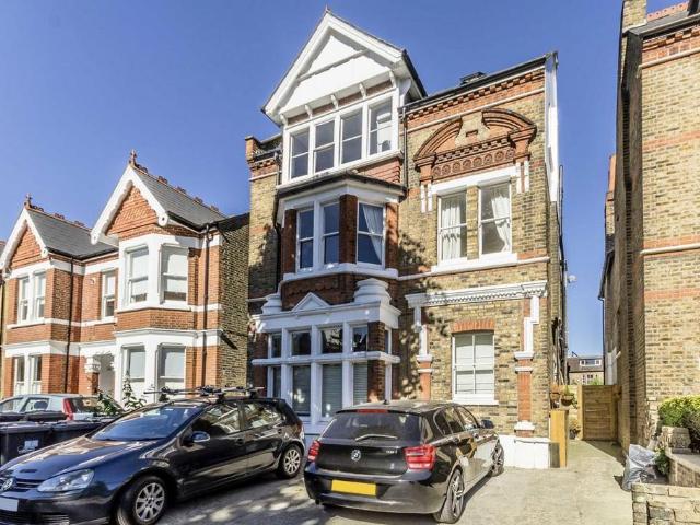 Denbigh Road, London W13 3 bed flat to rent £2,900 pcm £669 pw