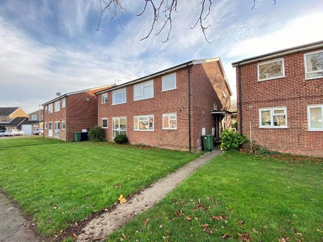 Denbigh Road, Thame, Oxfordshire OX9, 2 bed flat to rent, £1,300 pcm | PrimeLocation