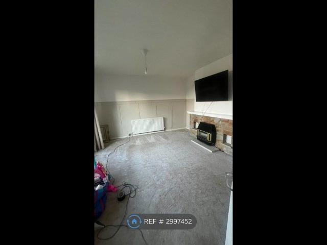 Denbury Mount, Bradford BD4, 3 bed terraced house to rent, £875 pcm | PrimeLocation