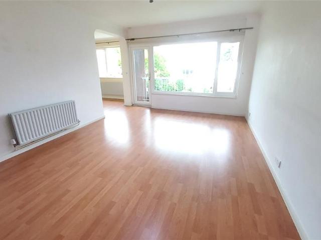 Dene Gardens, Stanmore, Middlesex, HA7 2 bed maisonette to rent £1,750 pcm £404 pw