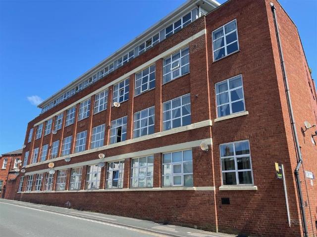 Dene House Court, Leeds LS2 2 bed apartment to rent £1,350 pcm £312 pw