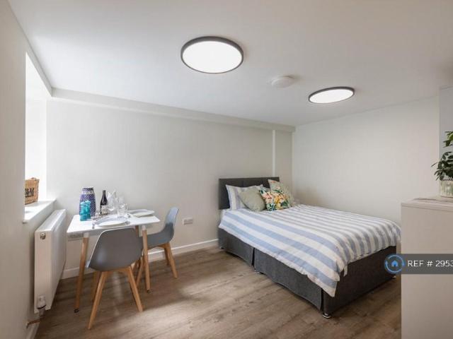 Dene Street, Dorking, RH4 1 bed in a house share to rent £1,175 pcm £271 pw