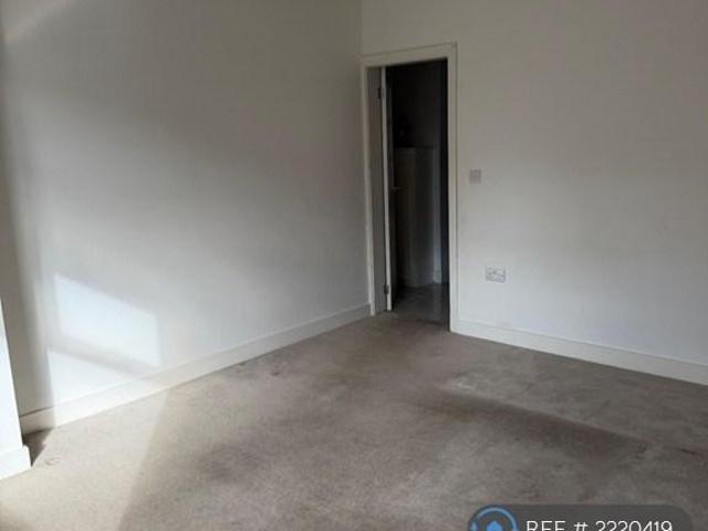 Denehurst Road, Rochdale, OL11 2 bed semi detached house to rent £950 pcm £219 pw