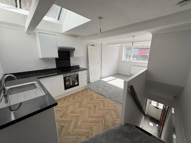 Deneside, Great Yarmouth NR30, 1 bed flat to rent, £575 pcm | PrimeLocation
