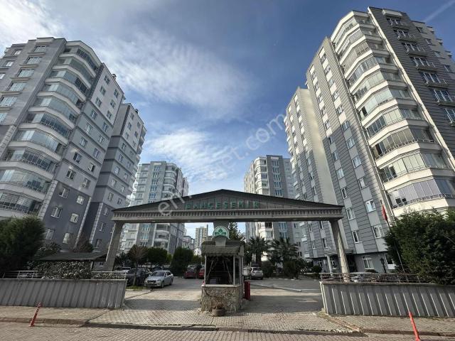 Deneyim'den Derebahçe Bahçeşehir Sitesi'nde Satılık 4+1 Daire