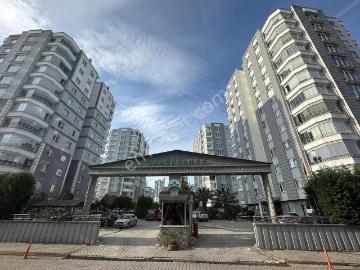 Deneyim'den Derebahçe Bahçeşehir Sitesi'nde Satılık 4+1 Daire