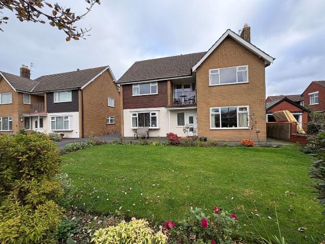 Denford Avenue, Lytham St. Annes FY8, 2 bed flat to rent, £800 pcm | PrimeLocation