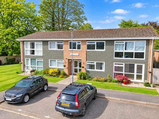 Denham Court, Oakleigh Way. 2 bed ground floor flat to rent £1,225 pcm £283 pw