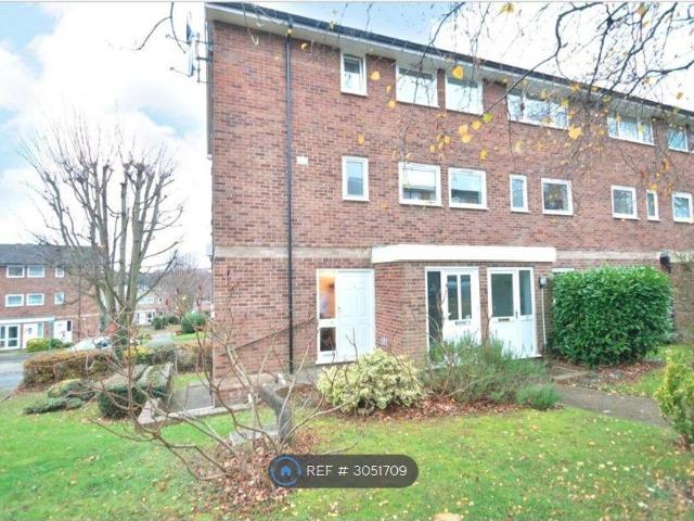 Denham Close, Maidenhead SL6, 3 bed maisonette to rent, £1,800 pcm | PrimeLocation