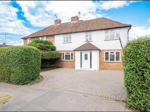 Denham Green Close, Uxbridge UB9 1 bed house to rent £1,300 pcm £300 pw