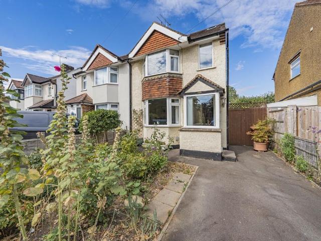 Denham Way, Rickmansworth WD3 4 bed semi detached house to rent £2,250 pcm £519 pw